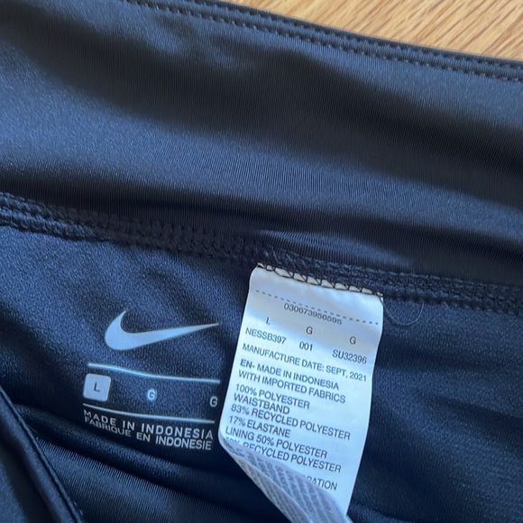 Nike shorts - Picture 3 of 4